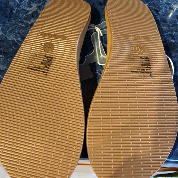 NWT Shade & Shore Flip Flops - Picture 2 of 2
